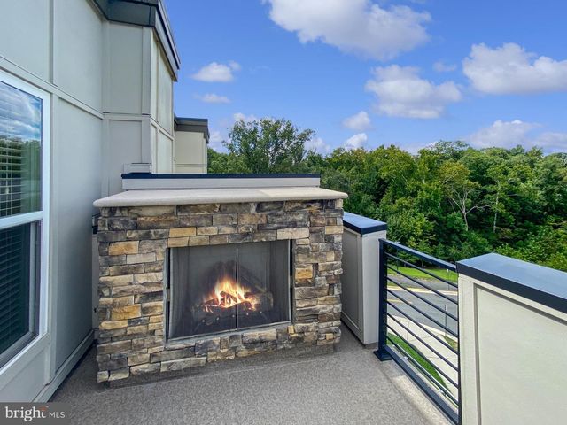4967 LAKESIDE XING, Chantilly, VA 20151