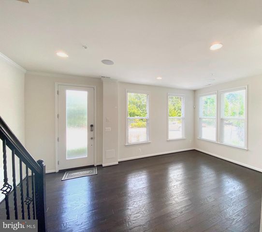 4967 LAKESIDE XING, Chantilly, VA 20151