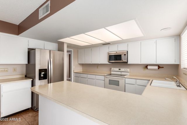 10505 E SILVERTREE Drive, Sun Lakes, AZ 85248