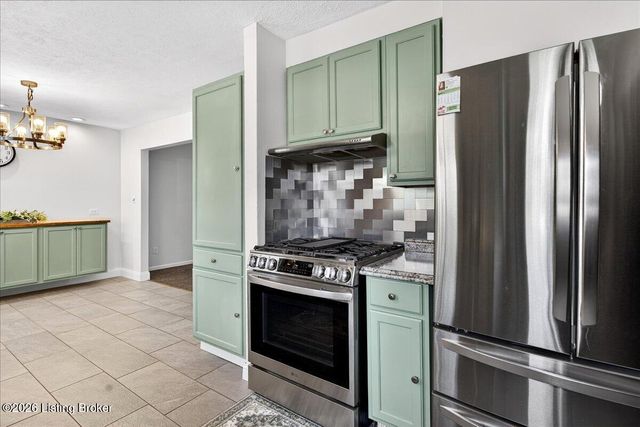 4017 Carbine Ln, Louisville, KY 40229