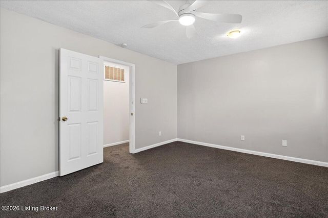 4017 Carbine Ln, Louisville, KY 40229