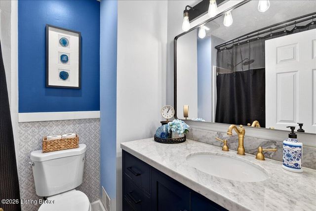 4017 Carbine Ln, Louisville, KY 40229