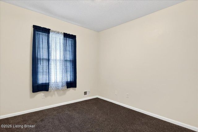 4017 Carbine Ln, Louisville, KY 40229