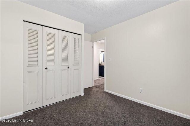 4017 Carbine Ln, Louisville, KY 40229