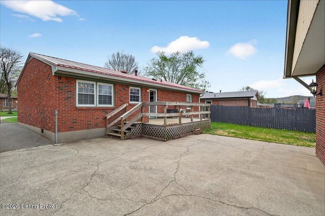 4017 Carbine Ln, Louisville, KY 40229