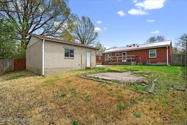 4017 Carbine Ln, Louisville, KY 40229