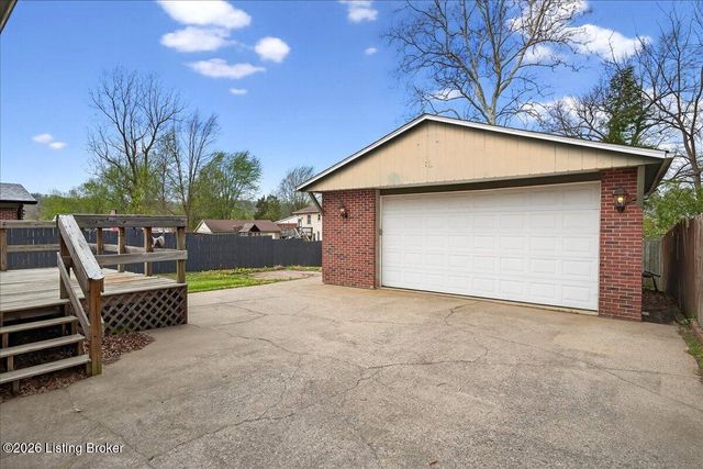 4017 Carbine Ln, Louisville, KY 40229