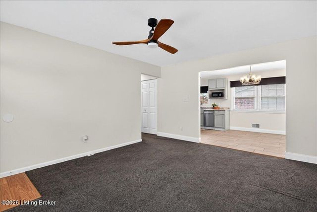 4017 Carbine Ln, Louisville, KY 40229