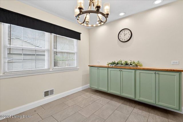 4017 Carbine Ln, Louisville, KY 40229