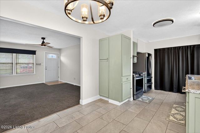 4017 Carbine Ln, Louisville, KY 40229