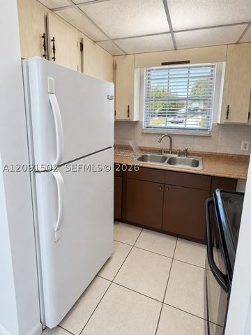 6034 SW 37th St 10, Miramar, FL 33023