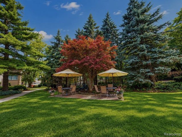 475 S Adams Road 10, Birmingham, MI 48009