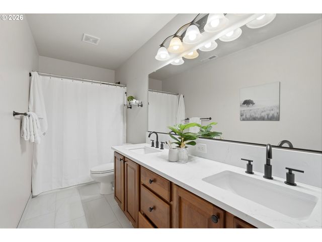 134 N ARGYLE Ct, Newberg, OR 97132