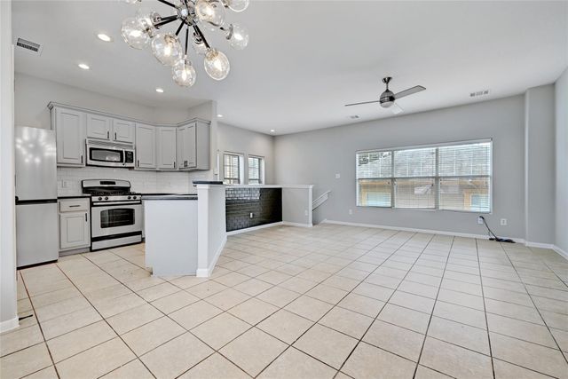 2909 Saville LOOP 10c, Austin, TX 78741