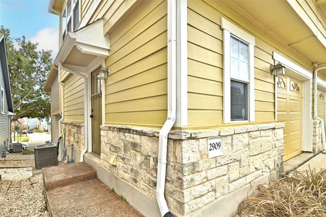 2909 Saville LOOP 10c, Austin, TX 78741
