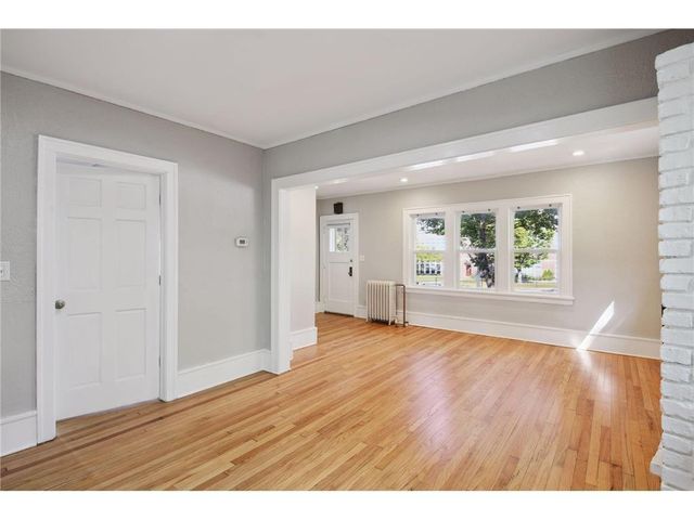 2008-2010 Saint Clair Avenue, Saint Paul, MN 55105