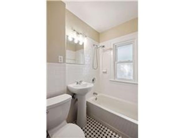 2008-2010 Saint Clair Avenue, Saint Paul, MN 55105