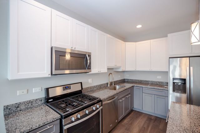 1202 Waukegan Road 404, Glenview, IL 60025