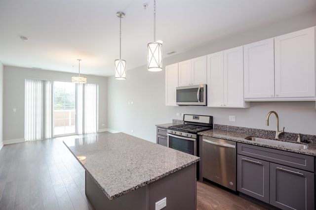 1202 Waukegan Road 404, Glenview, IL 60025