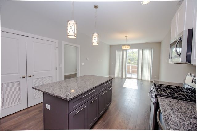 1202 Waukegan Road 404, Glenview, IL 60025