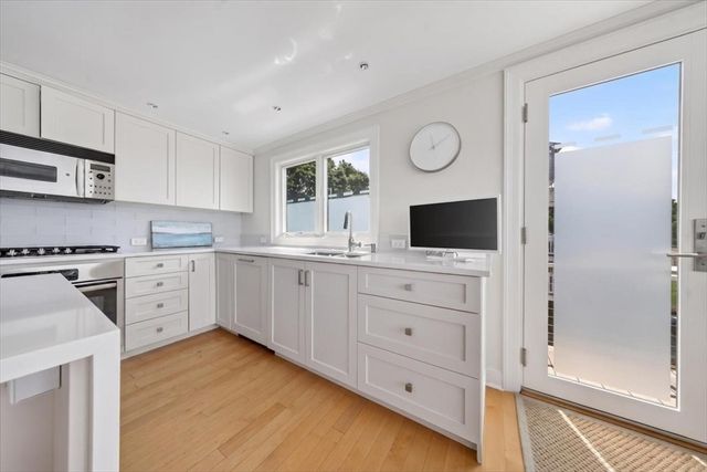 9 Beach Road, Hingham, MA 02043