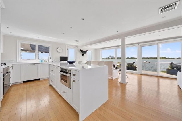 9 Beach Road, Hingham, MA 02043