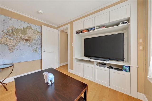 9 Beach Road, Hingham, MA 02043