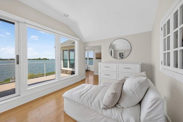 9 Beach Road, Hingham, MA 02043