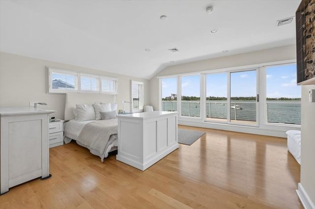 9 Beach Road, Hingham, MA 02043