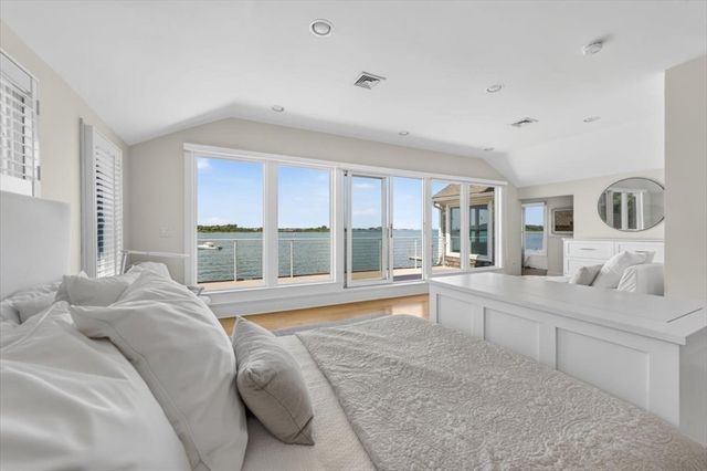9 Beach Road, Hingham, MA 02043