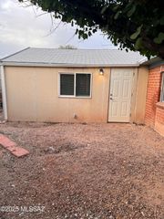 2555 E Fort Lowell Road, Tucson, AZ 85716