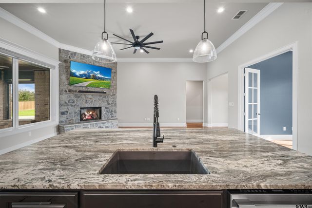 21562 Castle Rock Cir, Bullard, TX 75757