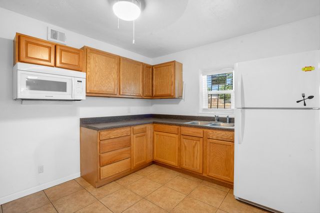 9621 Central Avenue NW C, Albuquerque, NM 87121