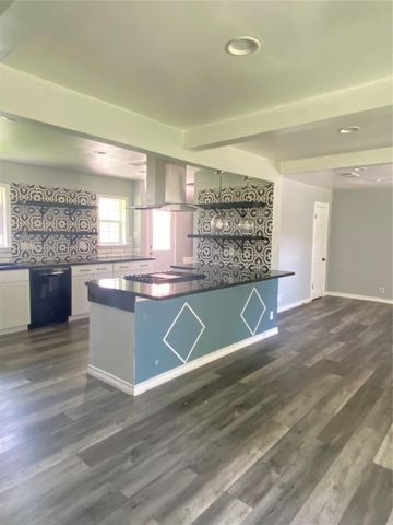107 Midway Drive, Baytown, TX 77521