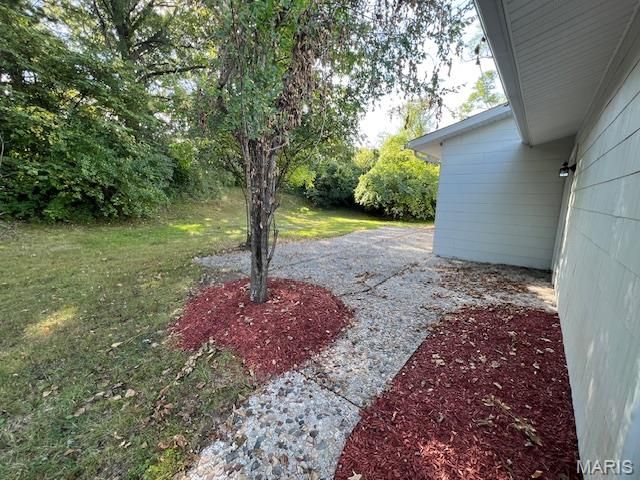 6530 Farm Pond Court, Florissant, MO 63033