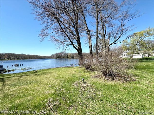 7043 Big Trail Road, Holly, MI 48442