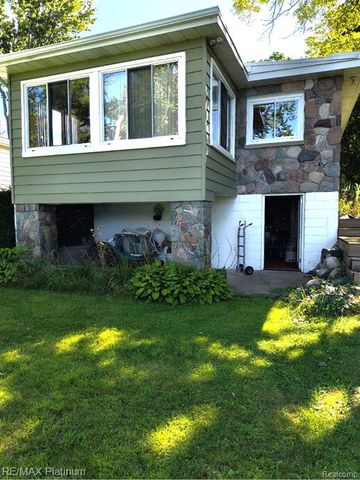 7043 Big Trail Road, Holly, MI 48442