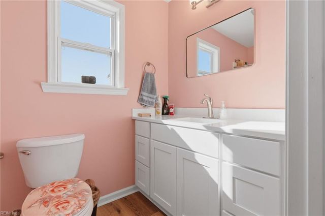 100 Canaan View LN, Surry, VA 23883