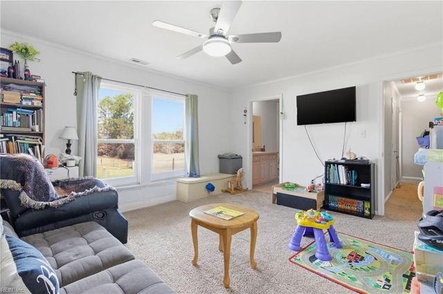 100 Canaan View LN, Surry, VA 23883