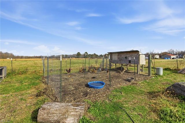 100 Canaan View LN, Surry, VA 23883