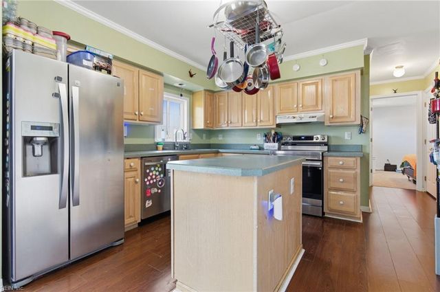 100 Canaan View LN, Surry, VA 23883