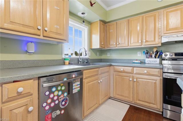 100 Canaan View LN, Surry, VA 23883