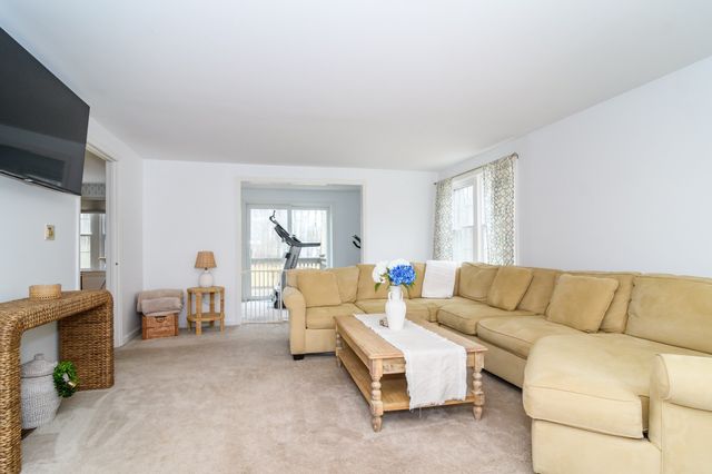 2 Sawmill Cir, Charlton, MA 01507