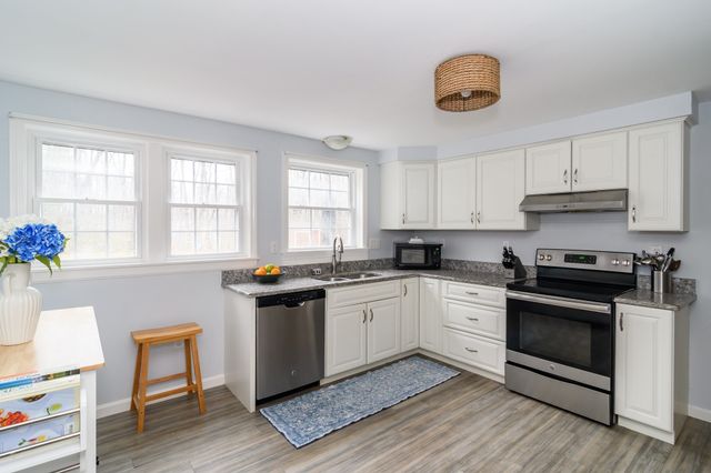 2 Sawmill Cir, Charlton, MA 01507