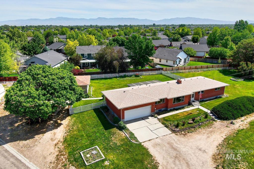 11360 W Lake Hazel Rd, Boise, ID 83709