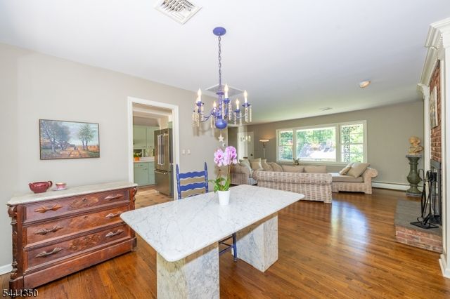 36 Leamoor Dr, Morris Plains Boro, NJ 07950