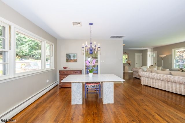 36 Leamoor Dr, Morris Plains Boro, NJ 07950