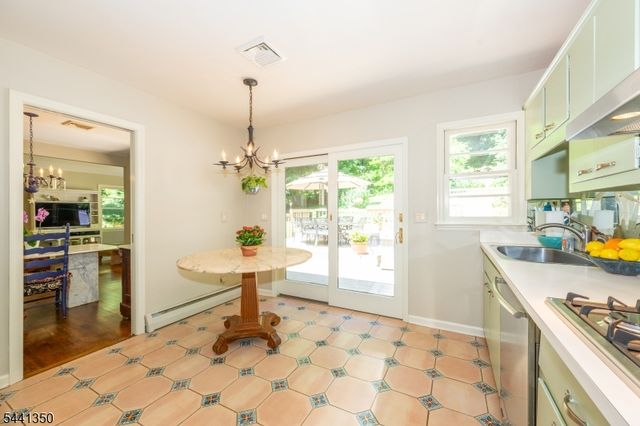 36 Leamoor Dr, Morris Plains Boro, NJ 07950