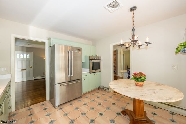 36 Leamoor Dr, Morris Plains Boro, NJ 07950