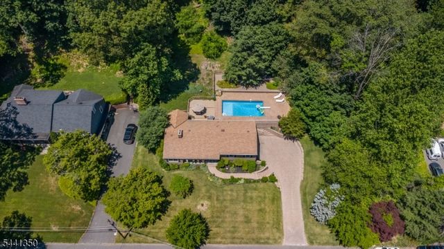 36 Leamoor Dr, Morris Plains Boro, NJ 07950
